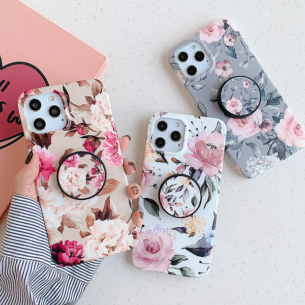 Iphone maciņš ar ziediem un turētāju aizmugurē