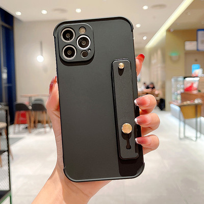 Ühevärviline iPhone`i ümbris, mille tagaküljel on silikoonist hoidik