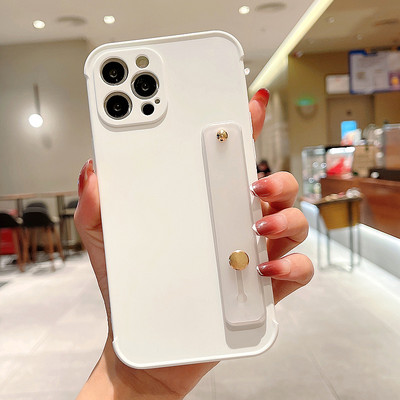 Ühevärviline iPhone`i ümbris, mille tagaküljel on silikoonist hoidik