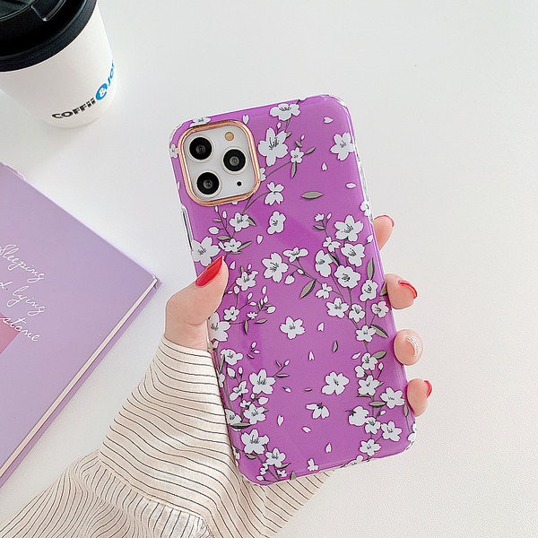 Husa din silicon colorata cu flori pentru iphone