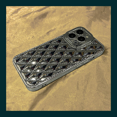 Reljeefne silikoonümbris iPhone`ile