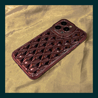Reljeefne silikoonümbris iPhone`ile