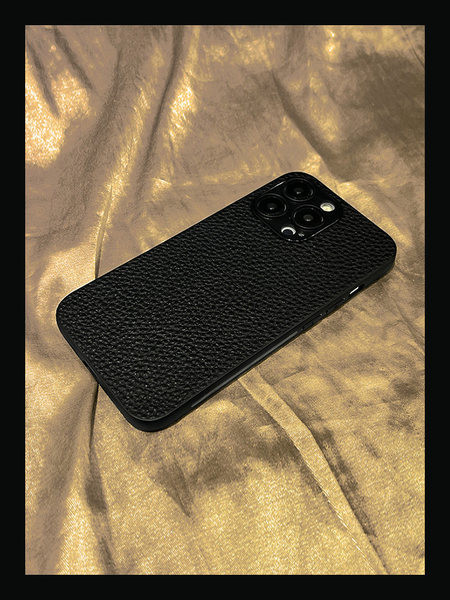 Kõvast silikoonist ümbris iPhone`ile