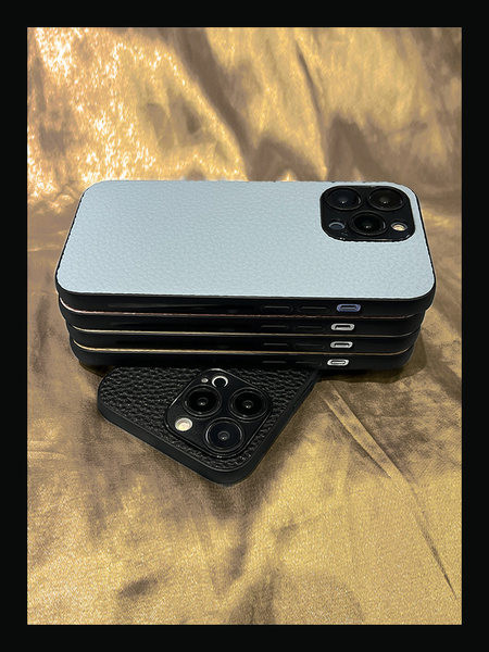 Kõvast silikoonist ümbris iPhone`ile