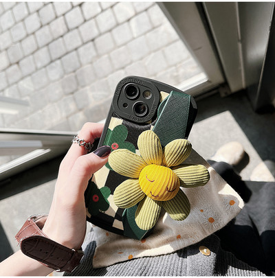 Löögikindel 3D kaunistusega silikoonümbris iPhone`ile