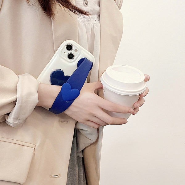 Θήκη σιλικόνης για iPhone με λουράκι καρδιάς και μπράτσου