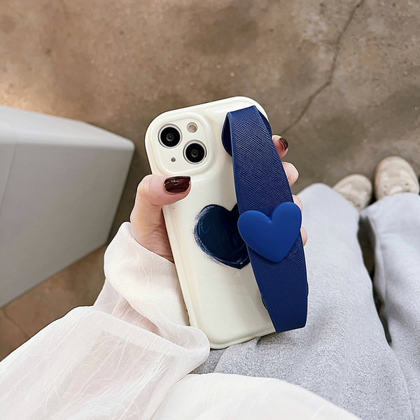 Θήκη σιλικόνης για iPhone με λουράκι καρδιάς και μπράτσου