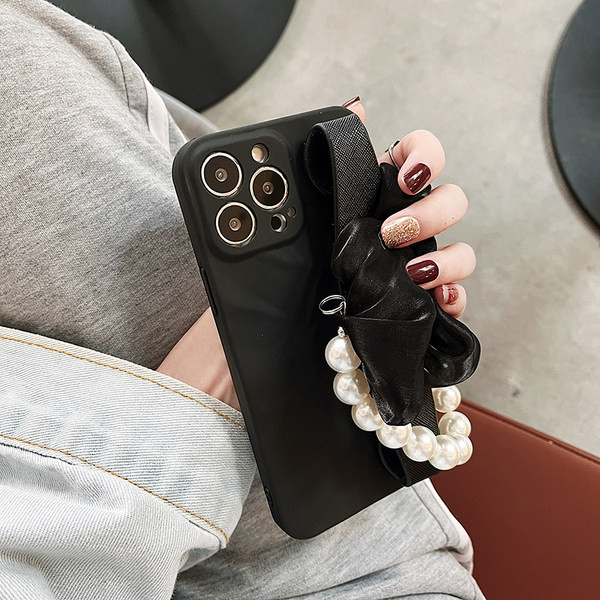 Μοντέρνα θήκη σιλικόνης iPhone με πέρλες