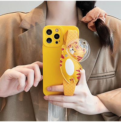 Kollase värvi 3D-elemendiga silikoonümbris -IPhone