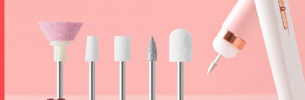 Električna turpija za nokte s nekoliko nastavaka