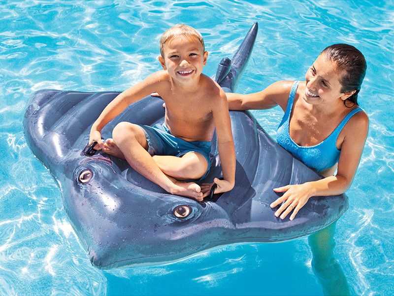 Надуваем дюшек Intex, Скат, 188х145 см