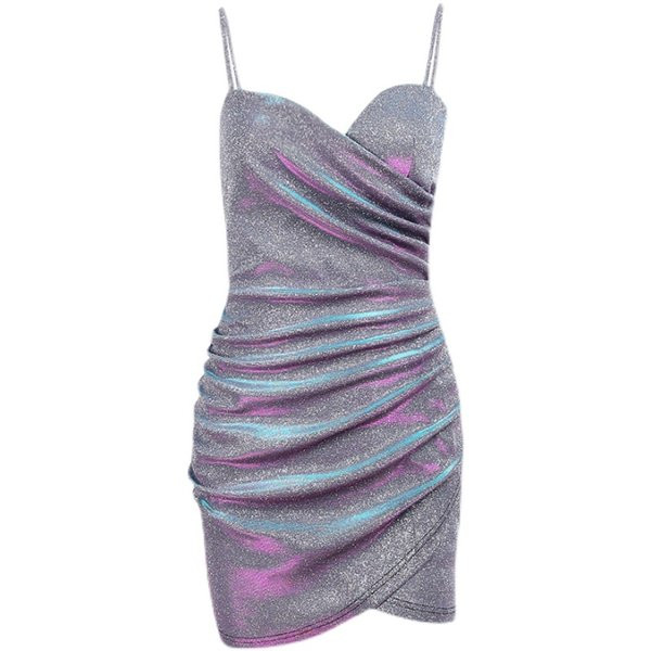 Īsa eleganta kleita ar spīdīgu efektu