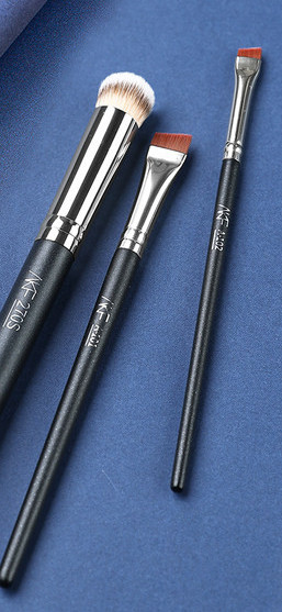 Kistovi za šminkanje nekoliko modela