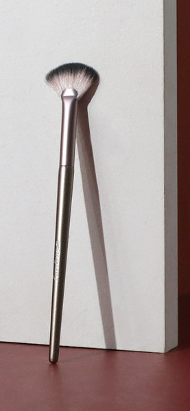 Četkica za šminkanje s mekim vlaknima