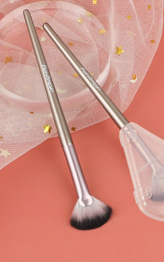 Četkica za šminkanje s mekim vlaknima