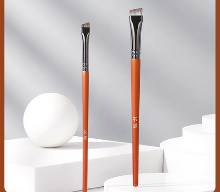 Četkica za oblikovanje obrva i olovka za oči