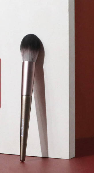 Perie pentru aplicarea pudrei de par artificial