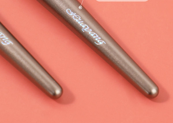 Perie pentru aplicarea pudrei de par artificial