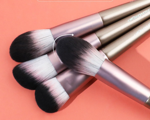 Perie pentru aplicarea pudrei de par artificial