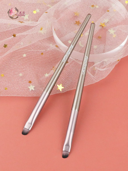 Kist za nanošenje ruža ili sjajila