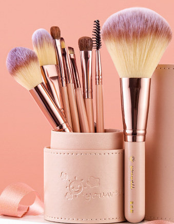 Több darabból álló smink ecset készlet mesterséges hajjal