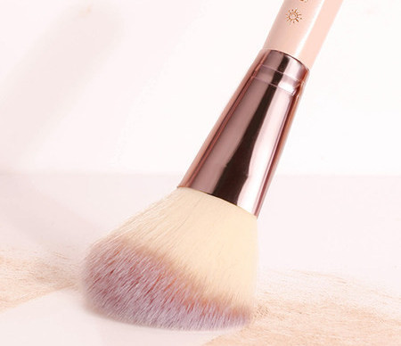 Több darabból álló smink ecset készlet mesterséges hajjal