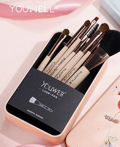 Set pensule de machiaj cu geanta cosmetica