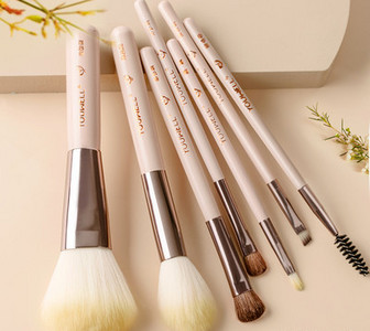 Set pensule de machiaj cu geanta cosmetica