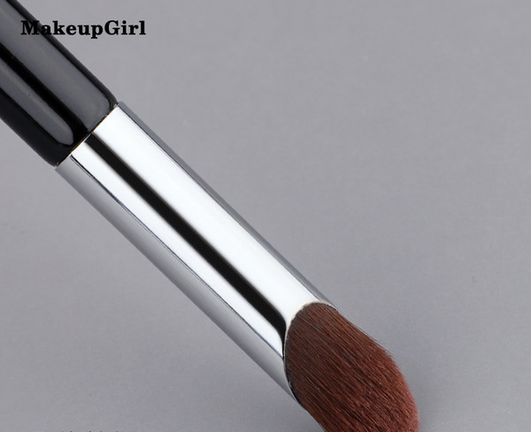 Šarmantni M08 Bog se odnosi na četkicu za korektor tragove četkice za okrugle prste na trbuhu za pokrivanje četke za mrlje i četkicu za šminku oko očiju