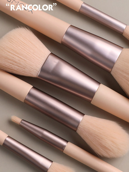 Set četkica za šminkanje s kompletom ili kutijom