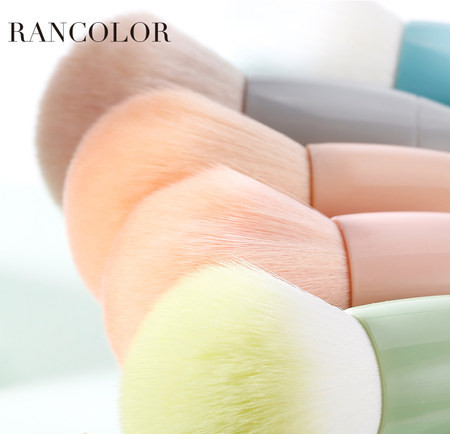 Set četkica za šminkanje s kompletom ili kutijom