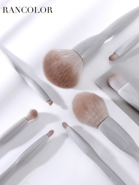 Set četkica za šminkanje s kompletom ili kutijom