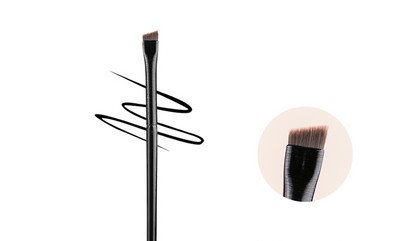 Prijenosna četkica za korektor