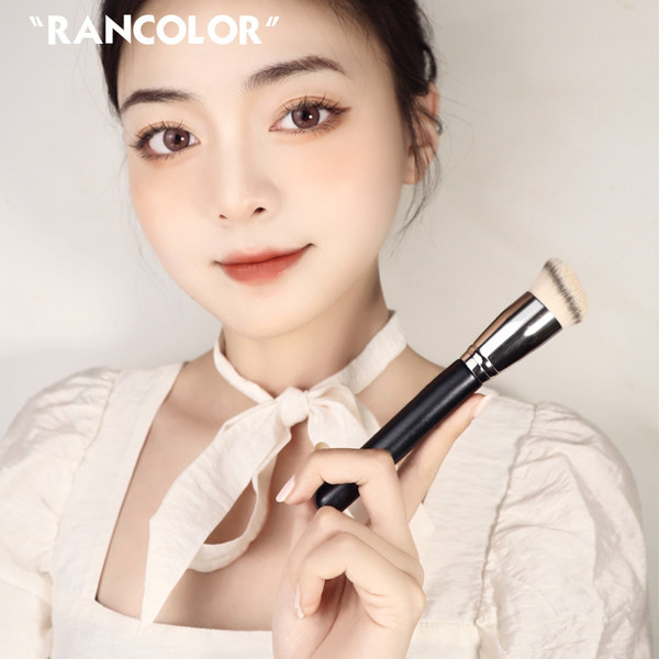 Prijenosna četkica za korektor