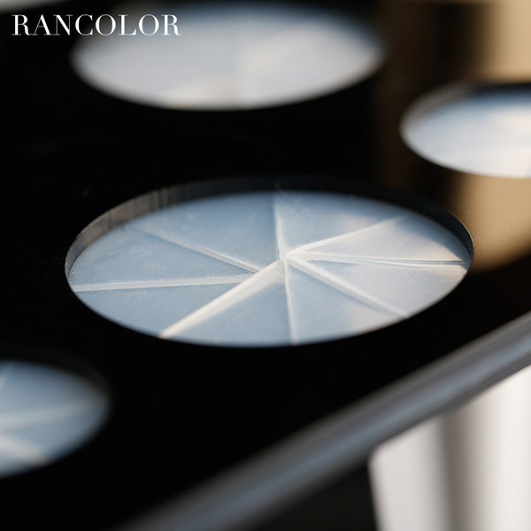 Plastični stalak za četke za šminku