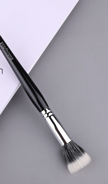 Drveni kist za rumenilo