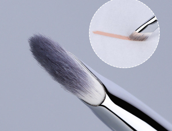 Pintsel peitekreemi täpseks pealekandmiseks