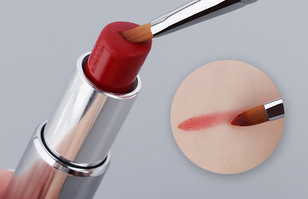 Lūpu krāsas otiņa