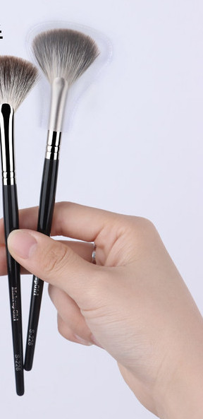 Pintsliga lehviku tüüpi põsepuna