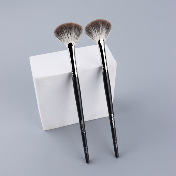 Pintsliga lehviku tüüpi põsepuna