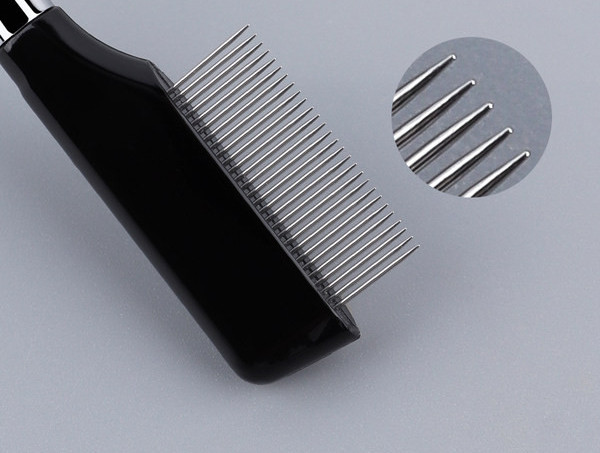 Perie potrivită pentru periajul genelor și sprâncenelor