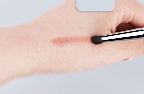 Četkica za šminkanje za nanošenje sjenki