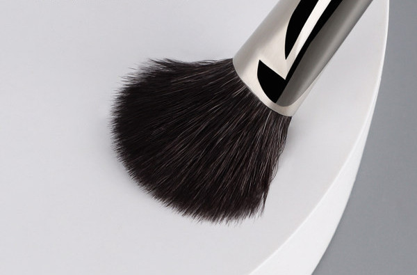 Pintsel varjude hõlpsaks pealekandmiseks