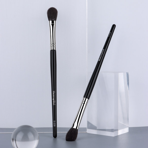 Pintsel varjude hõlpsaks pealekandmiseks