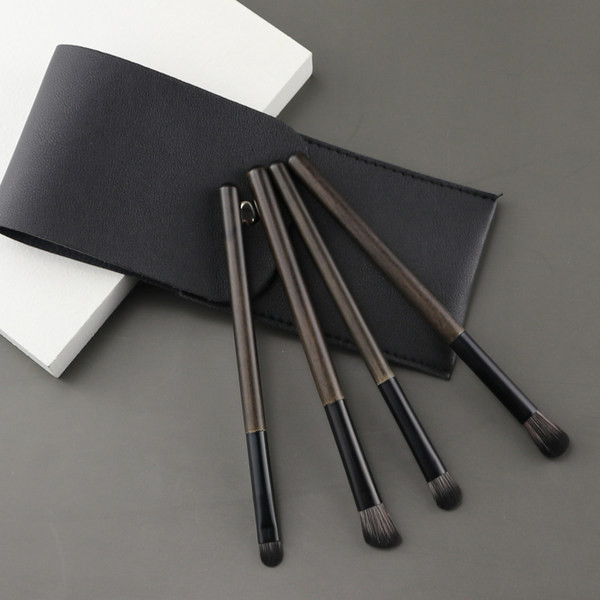 Pensula de machiaj din par artificial - 4 bucati