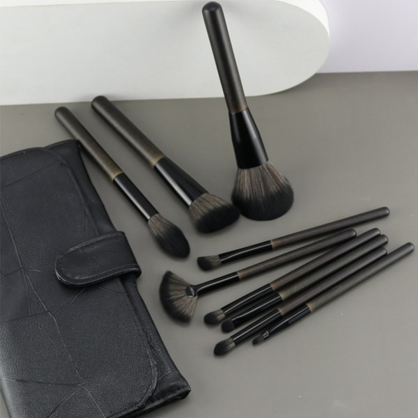 Drveni kistovi za šminkanje - set od 9 komada