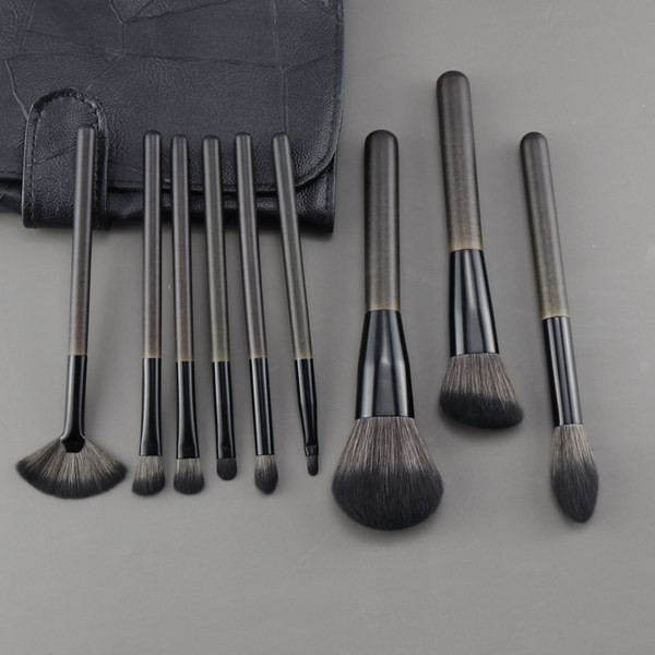 Drveni kistovi za šminkanje - set od 9 komada