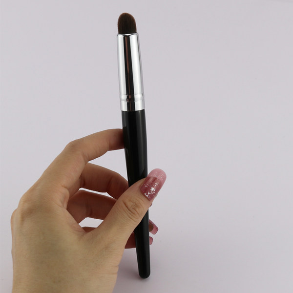 Ülitäpne ümara peaga peitepintsel