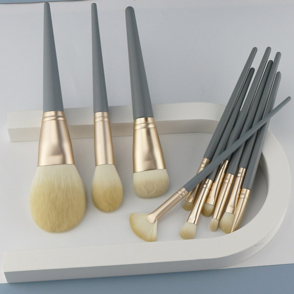 Komplektis 10 või 12 meigipintslit