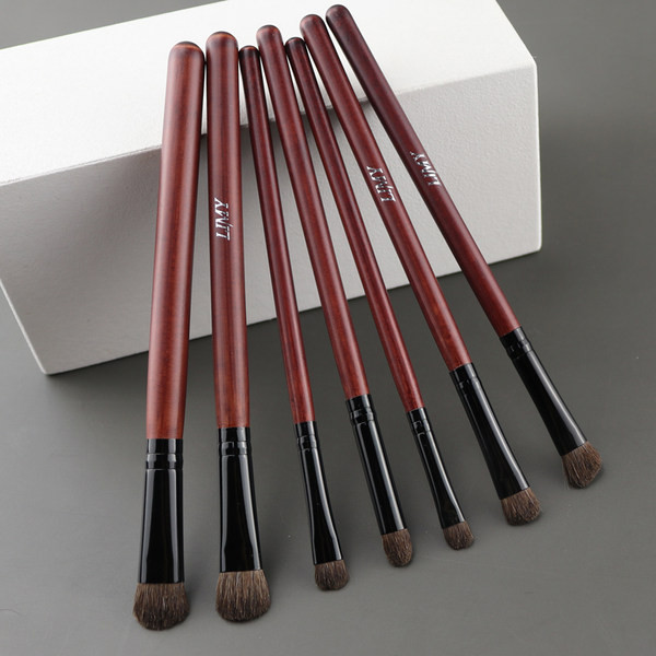 Σετ με 7 πινέλα μακιγιάζ σε δερμάτινη θήκη